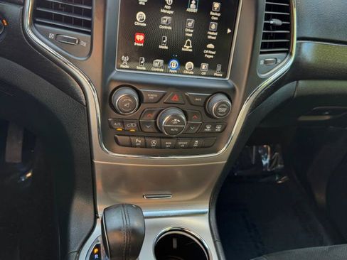 Used 2017 Jeep Grand Cherokee Altitude AWD/4WD image 25