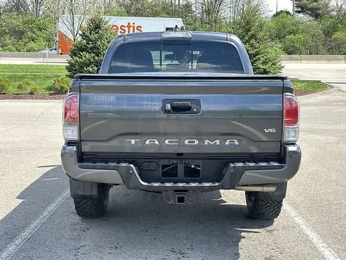 Used 2021 Toyota Tacoma TRD Off-Road w/ Technology Package image 4