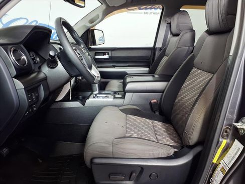 Used 2018 Toyota Tundra SR5 image 9