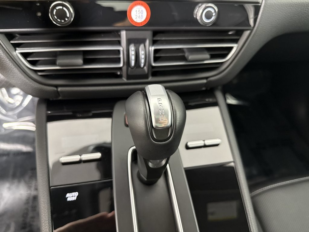 Certified 2026 Porsche Macan Turbo AWD/4WD image 32