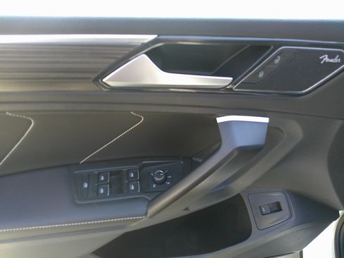 Used 2024 Volkswagen Tiguan SEL R-Line image 18