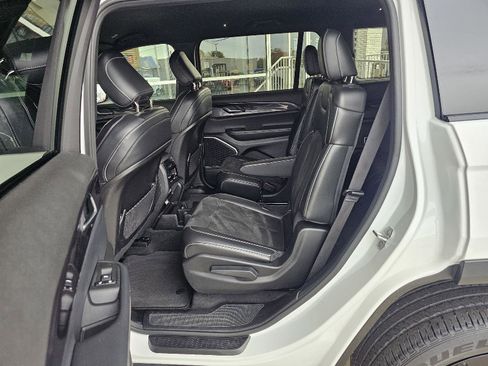 Used 2021 Jeep Grand Cherokee L Laredo image 17