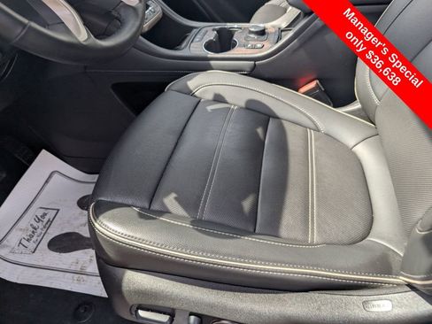 Used 2023 GMC Acadia Denali w/ Denali Ultimate Package AWD/4WD image 23