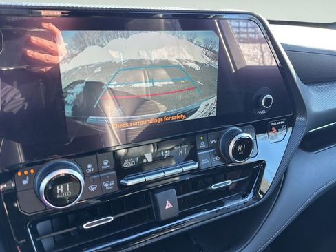 Used 2023 Toyota Highlander XSE image 26