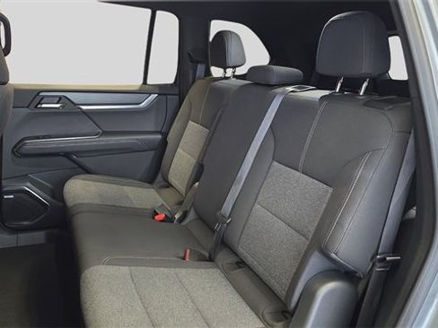 Used 2025 GMC Acadia Elevation image 14