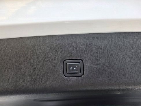 Used 2021 Chevrolet Traverse High Country FWD image 15