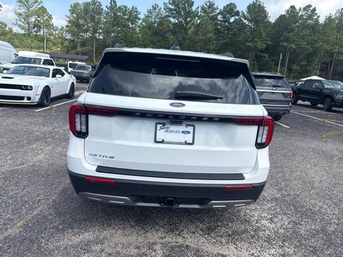 Certified 2026 Ford Explorer Active w/ Active Comfort Package RWD image 6