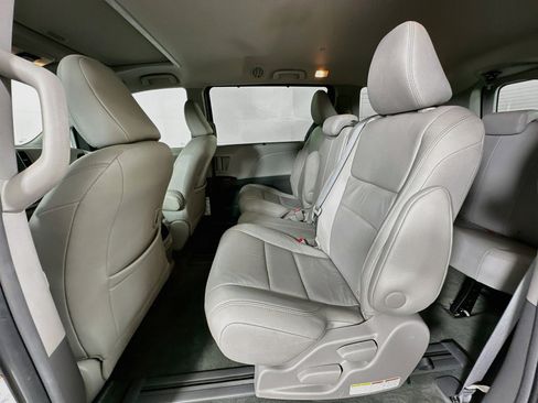 Used 2016 Toyota Sienna XLE w/ XLE Navigation Package FWD image 26