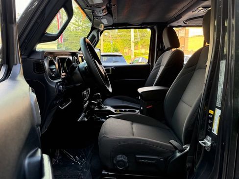 Used 2023 Jeep Wrangler Unlimited AWD/4WD image 27