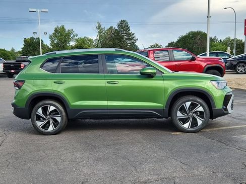 New 2026 Volkswagen Taos SE AWD/4WD image 2