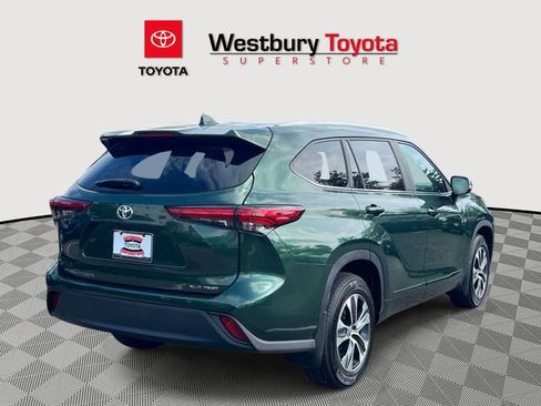 Used 2023 Toyota Highlander XLE AWD/4WD image 7