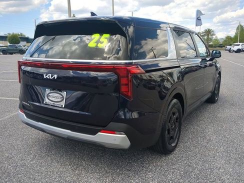 Used 2025 Kia Carnival FWD image 4