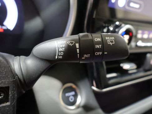 Used 2025 Toyota Highlander Limited AWD/4WD image 37