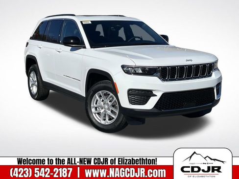 New 2025 Jeep Grand Cherokee Laredo image 1