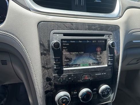 Used 2016 Chevrolet Traverse LT w/ Style and Technology Package FWD image 3