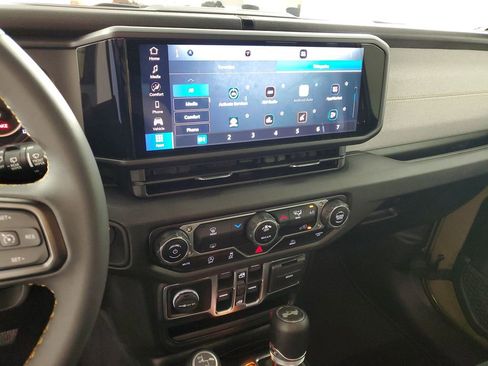 Used 2025 Jeep Wrangler Sport S image 17