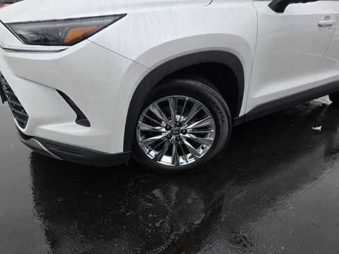Used 2024 Toyota Grand Highlander Platinum image 2