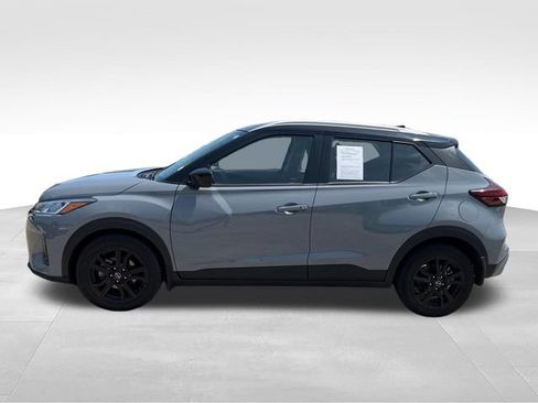 Used 2023 Nissan Kicks SV FWD image 2