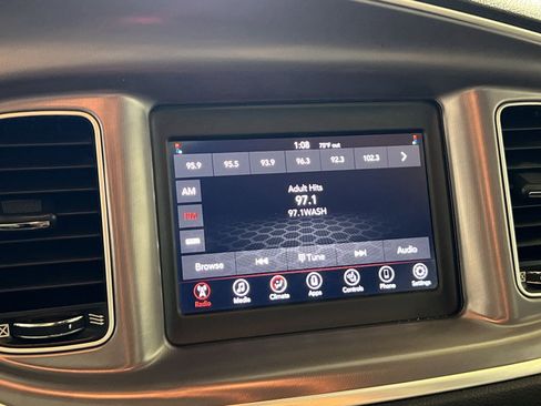 Used 2019 Dodge Charger SXT w/ Leather Interior Group RWD image 19