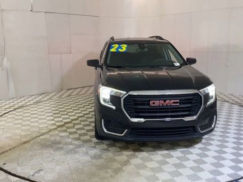 Used 2023 GMC Terrain SLE w/ Driver Convenience Package FWD image 3