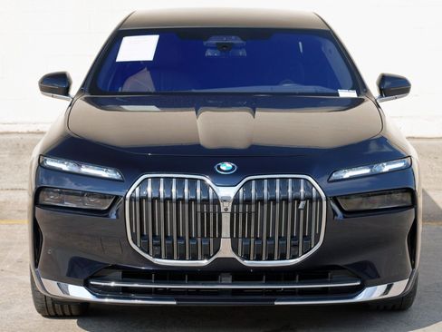 Used 2023 BMW i7 xDrive60 w/ Executive Package 2 AWD/4WD image 58