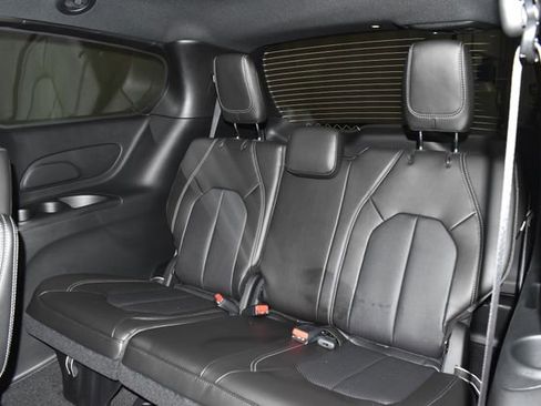 New 2026 Chrysler Pacifica Select w/ S Appearance Package image 32