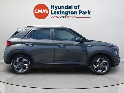 Certified 2025 Hyundai Venue SEL FWD image 8