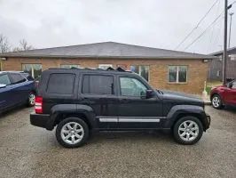 Used 2012 Jeep Liberty Limited w/ Tire & Wheel Group AWD/4WD image 2