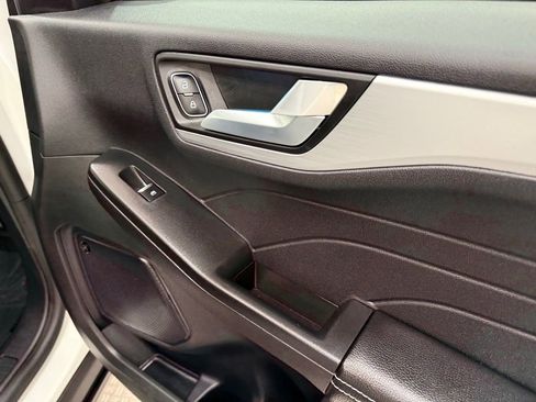 New 2024 Ford Escape SE w/ PHEV Premium Package image 22