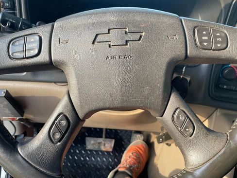 Used 2005 Chevrolet Silverado 2500 LT w/ Heavy-Duty Power Package AWD/4WD image 18