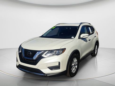 Used 2018 Nissan Rogue SV image 2
