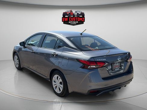 Used 2022 Nissan Versa S FWD image 5