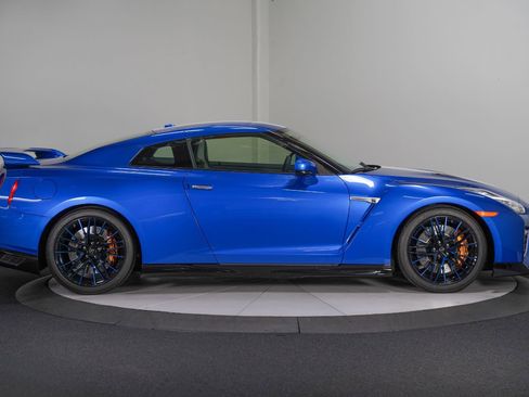 Used 2020 Nissan GT-R Premium AWD/4WD image 9