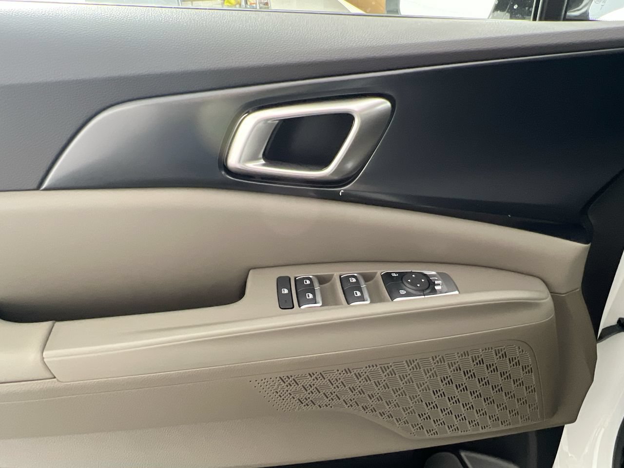 New 2026 Kia Carnival FWD image 16