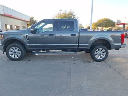 Used 2019 Ford F250 XLT w/ XLT Value Package image 3
