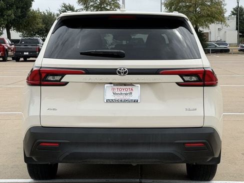 Used 2024 Toyota Grand Highlander AWD image 2
