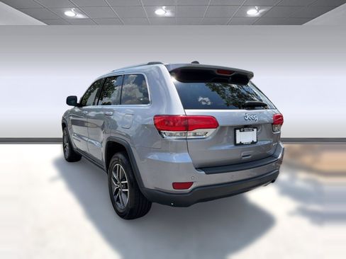 Used 2019 Jeep Grand Cherokee Laredo w/ Laredo X Package RWD image 3