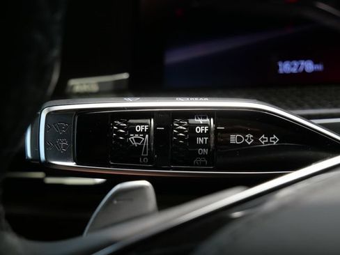 Used 2025 Cadillac Escalade ESV V AWD/4WD image 26