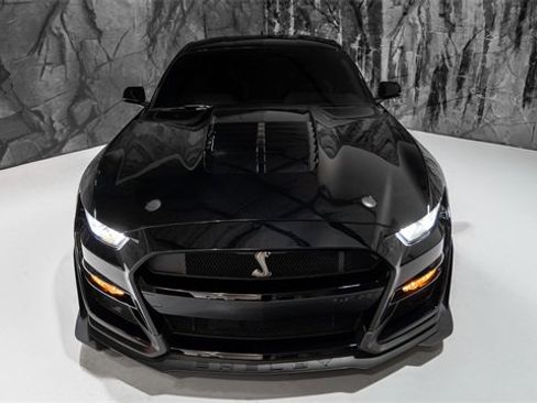 Used 2020 Ford Mustang Shelby GT500 w/ Carbon Fiber Track Pack image 12
