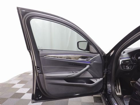 Used 2019 BMW M550i xDrive w/ Premium Package 2 image 4