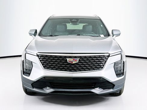 Used 2024 Cadillac XT4 Premium Luxury image 2