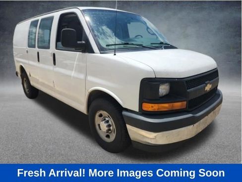 Used 2017 Chevrolet Express 2500 RWD image 1