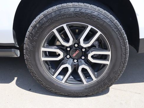 Used 2023 GMC Yukon XL AT4 w/ Technology Package AWD/4WD image 31