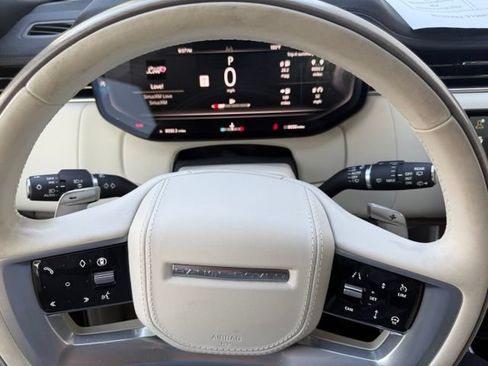 Used 2025 Land Rover Range Rover SE AWD/4WD image 16