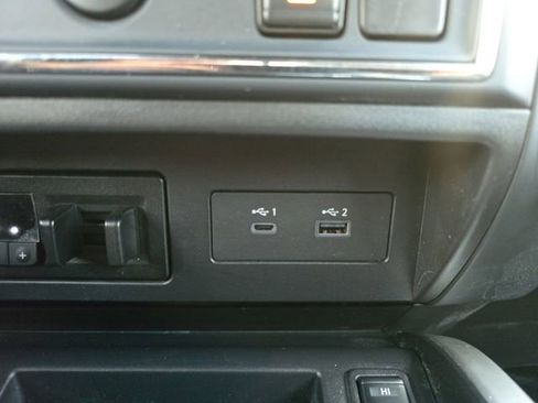 Used 2024 Nissan Titan SV w/ SV Convenience Package image 6
