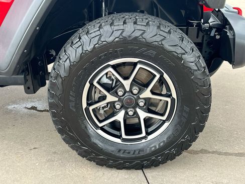 Used 2025 Jeep Wrangler Unlimited Rubicon AWD/4WD image 10
