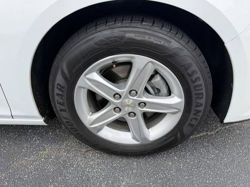 Used 2024 Chevrolet Malibu LT FWD image 38