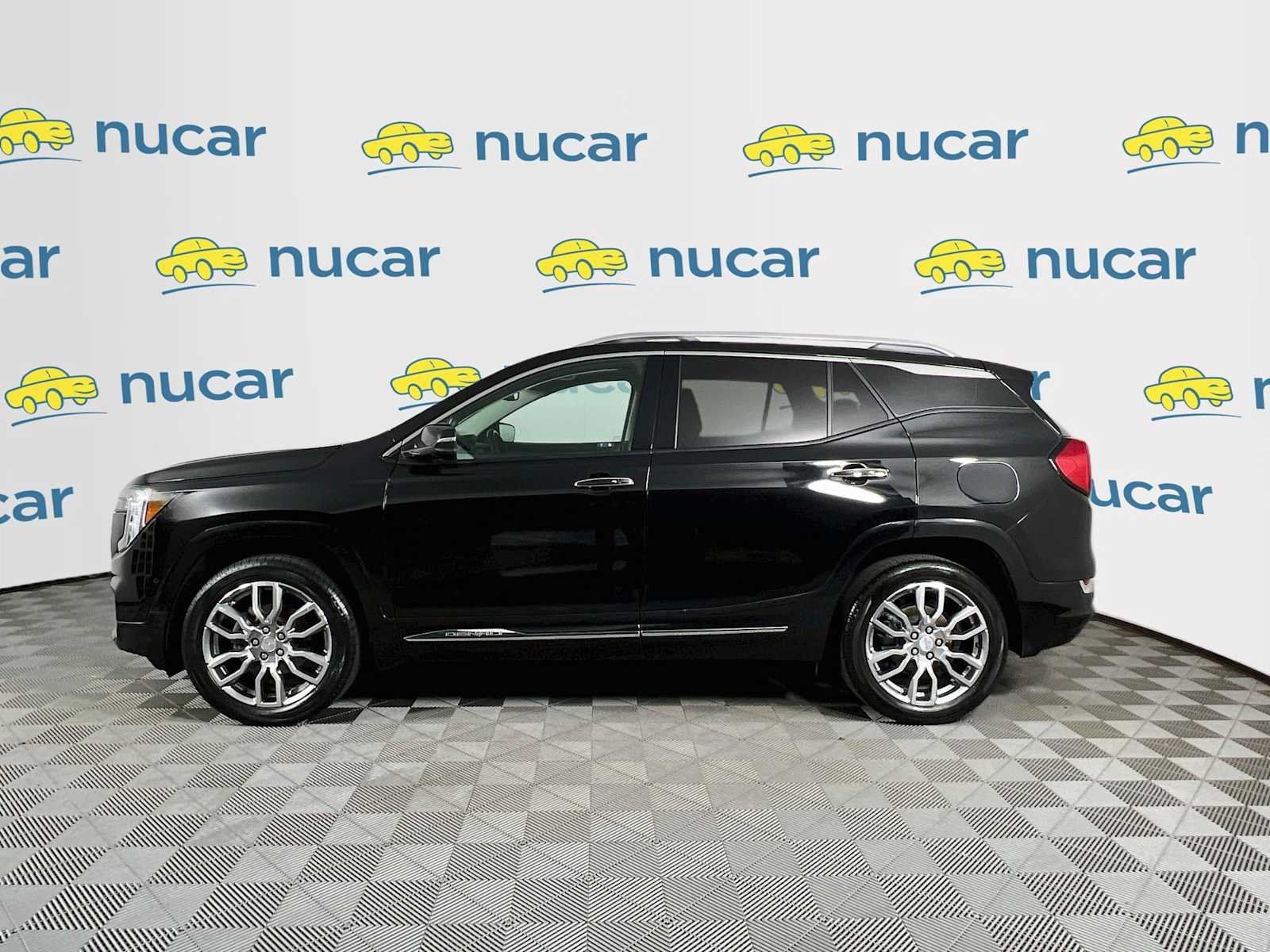 Used 2023 GMC Terrain Denali w/ Denali Premium Package AWD/4WD image 4