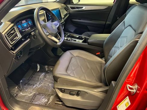 Used 2024 Volkswagen Atlas Cross Sport SE FWD image 7