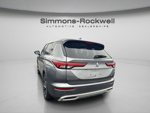Used 2024 Mitsubishi Outlander SE image 12